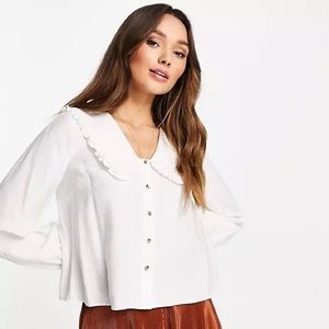 FOREVER 21 - RUFFLE COLLAR BUTTON DOWN